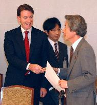 Koizumi, British lawmaker Mandelson discuss Iraq